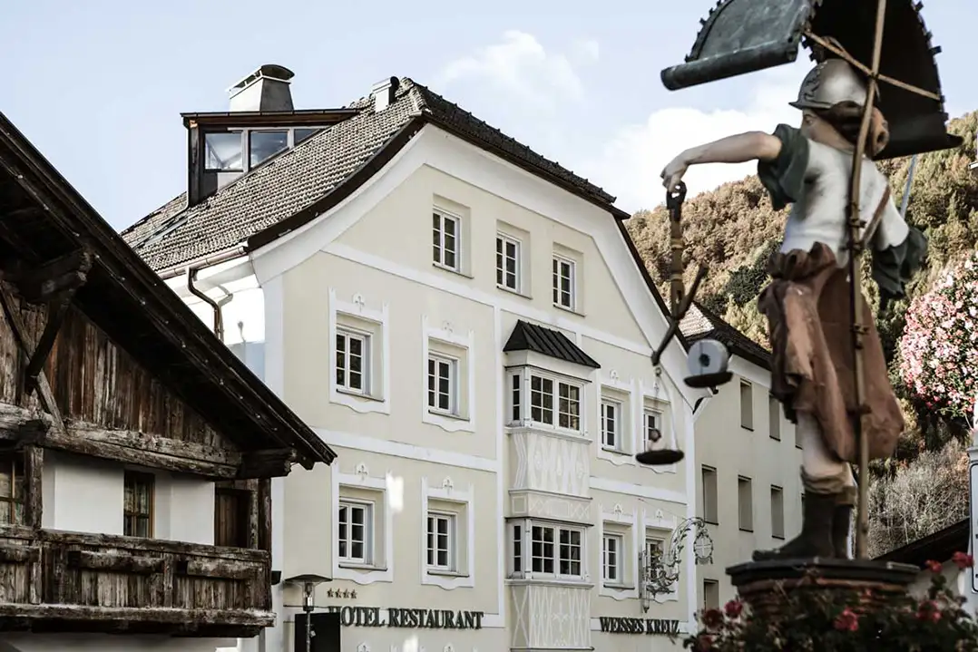 Hotel Weißes Kreuz in Burgeis - Sommerfrische mit Ortlerblick